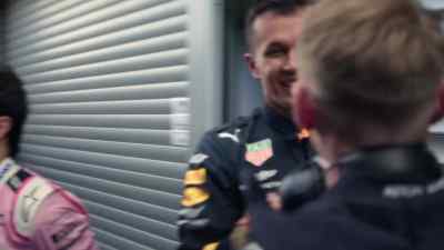 Six laps to go. - Formula 1: Drive to Survive