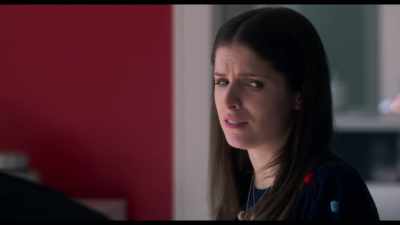 I smell her, Sean.
I smell her perfume. - A Simple Favor