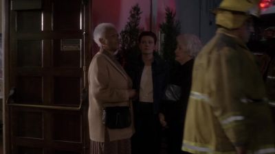 I SMELL SMOKE. - Six Feet Under