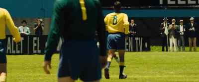 Stolen away by garrincha! - Pelé: Birth of a Legend