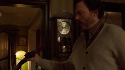 (SUSPENSEFUL MUSIC) - Grimm