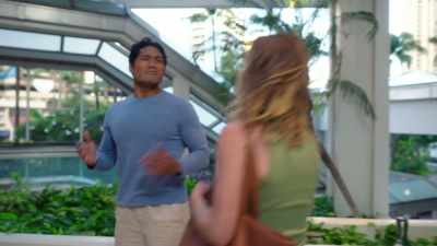 - I swear.
- Are you even hearing yourself? - Romance in Hawaii