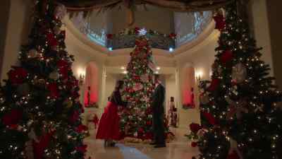 I swear by the end,
there were people - The Holiday Junkie