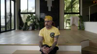 - I think Aaron maybe expected, - Aaron Carter: The Little Prince of Pop