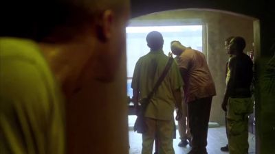 - I think that barber might've- Tsk.
LECHERO: Cut me? - Prison Break