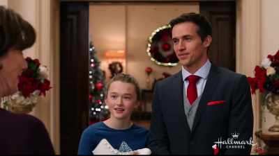 I think we can start
a new tradition. - Christmas at the Palace