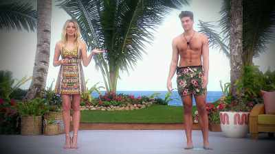 >> I THINK ELIZABETH IS LOVELY
>> Arielle: ELIZABETH. - Love Island