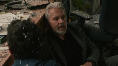 I think he's reloading. - NCIS: Hawai'i
