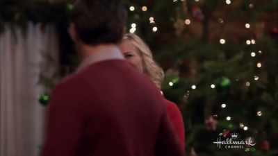 I think I finally figured out
why I bought them all - Christmas at Holly Lodge