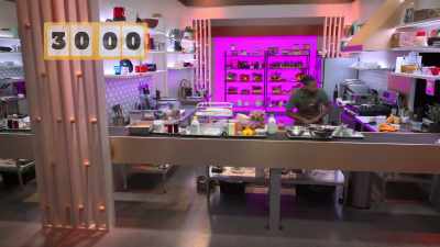 -I think I got enough time.
-(tray rattles) - Secret Chef