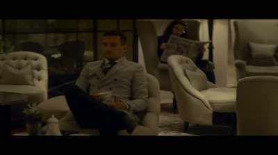 I think I'm a bit early.
So I just decide to sit down and wait. - The Tinder Swindler