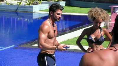>> I THINK I'M GOING TO GO WITH
KYRA ON THIS ONE. - Love Island