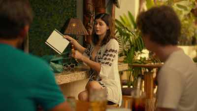 I think I'm gonna
order from the room - The White Lotus