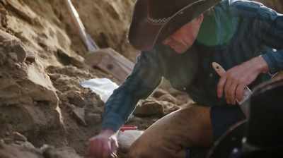 I THINK IT WAS
AN OLD RIVERBED - Dino Hunters