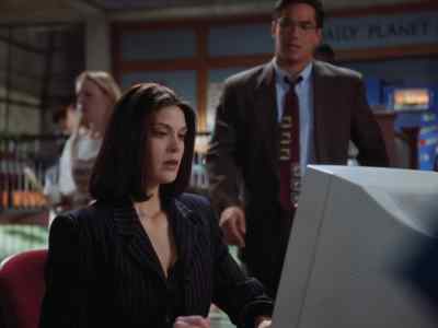 - I think we need to talk.
- You read my mind. - Lois & Clark: The New Adventures of Superman
