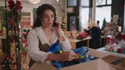 I think you sent me
the wrong package, so... - Unwrapping Christmas: Mia's Prince