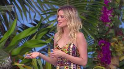 >> I THINK SHE HAS REALLY
BEAUTIFUL EYES. - Love Island