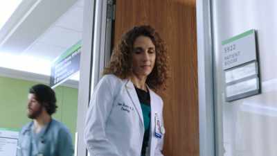 I think we should talk. - The Resident