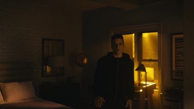 - I think we should talk. - Mr. Robot