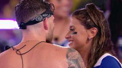 >> I THINK THE BOYS GAVE US FIVE
SECONDS ON THE CLOCK. - Love Island