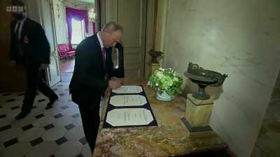 I think that the last thing
he wants now is a Cold War. - Putin vs the West