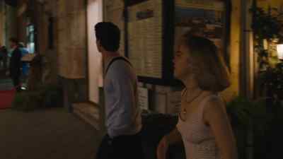 I think
the restaurant's... here. - The White Lotus