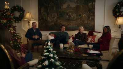I think the three of you
should continue the hunt - Mystery on Mistletoe Lane