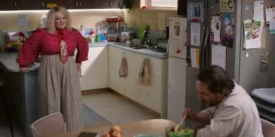 - I think there was a raisin in here.
- Ooh, a singular raisin. - God's Favorite Idiot