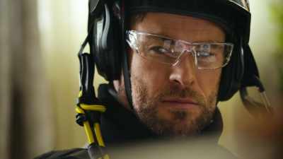 I think as well as being physically active
at the same time, keep your mind active. - Limitless with Chris Hemsworth