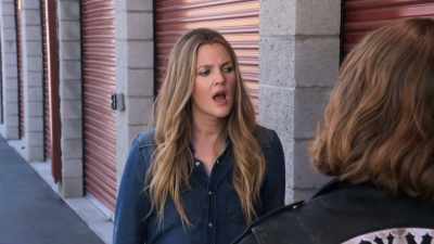 I think we're gonna do different
mother/daughter stuff today. - Santa Clarita Diet