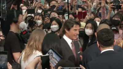 I think, with Tom Cruise,
it's a much more apt label, - Tom Cruise: The Last Movie Star