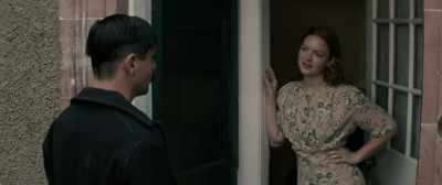 -I think you'd better go home.
-You've got someone then? - Tell It to the Bees