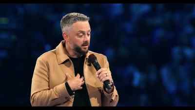 I thought it was the front.
Then I was like, - Your Friend, Nate Bargatze