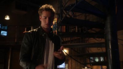 I thought you said no happy hour. - Smallville