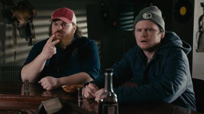 I thought you said there
was two, uh, waitresses. - Letterkenny