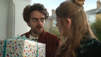 - I thought that was a gift.
- Exactly. No one will suspect a thing. - Extraordinary