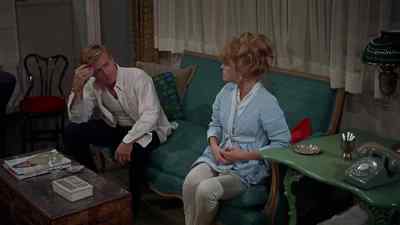 - I thought you weren't gonna cry?
- Well, I am! - Barefoot in the Park