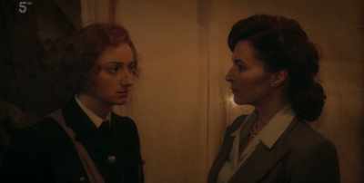 I thought you were a police officer. - Agatha and the Midnight Murders
