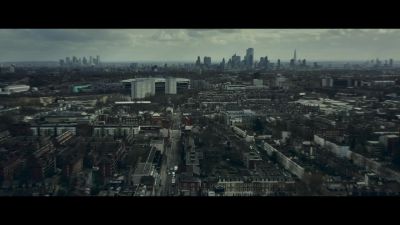 
Thousands of people - War of the Worlds