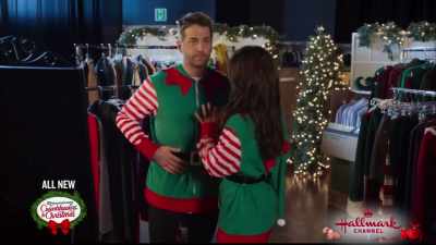 I was told I'd find you two
here, in the North Pole. - Christmas at Dollywood