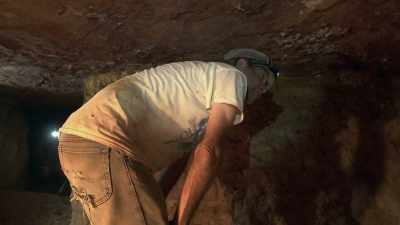 I told you not to do it
until we were all there,
and we'd do it together. - Outback Opal Hunters