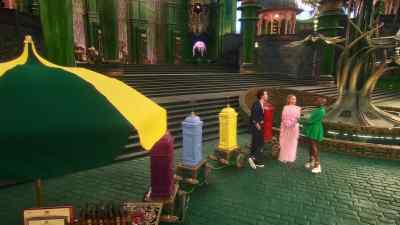 - I told you not to go online.
- Why? What's online? - Defying Gravity: The Curtain Rises on Wicked