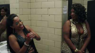 I told you.
[ Laughs ] - South Side