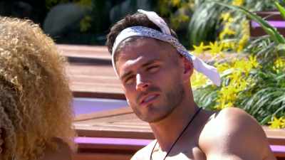 >> I TOLD YOU WHEN WE FIRST
STARTED I WAS LIKE, I'LL GET TO - Love Island