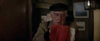 I TOOK THE PENNANT OFF HER
BEFORE SHE WENT DOWN. - Raise the Titanic