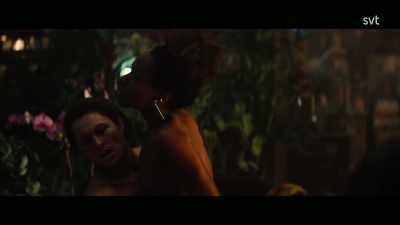 - I tried to stop it.
- What? What? What's wrong? - Three Women