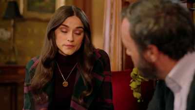 - Şi?
- Tu cu ce te alegi, Poppy? - Lease on Love