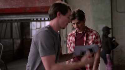 - I, uh, got your mask.
- Ah! Tiago. - Ultra Violet & Black Scorpion