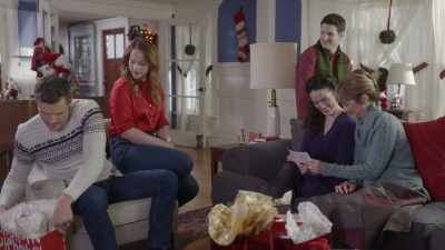 I, uh-- I got you
a... gift. - Christmas a la Mode