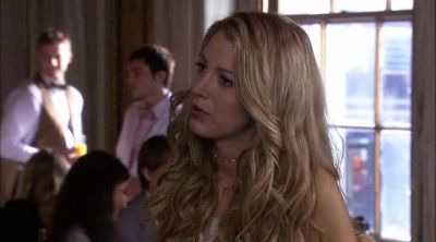 I, uh, I-I need to usethe ladies room. - Gossip Girl